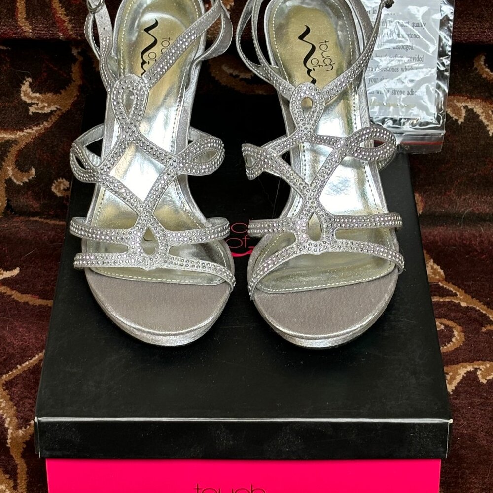 New in Box Touch of Nina Rylee Silver Heels, Size 8.5 Strap Sparkle Rhinestone